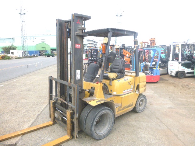 USED DIESEL FORKLIFT MITSUBISHI FD25 F18B-21733 (F.UCHIYAMA & CO 