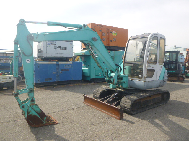 USED TRACKED EXCAVATOR KOBELCO SK045-2 PY-04773 (F.UCHIYAMA & CO